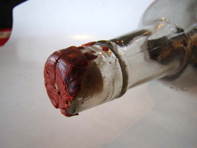 A late 19th or early 20th century ship in a bottle — image 3